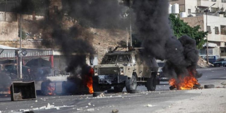 Israeli Forces Injure 4 Palestinians in Nablus, Arrest Several in West Bank