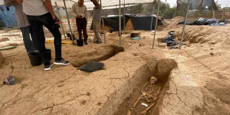 Pictures: Ministry of Tourism Unearths Four New Graves in Gaza’s Roman Cemetery