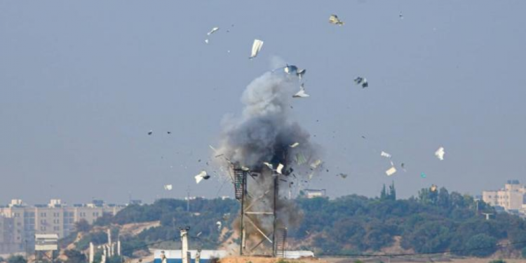 On Tuesday evening, the Israeli occupation launched a series of airstrikes on multiple targets in eastern Gaza, further deepening the tension in the region.