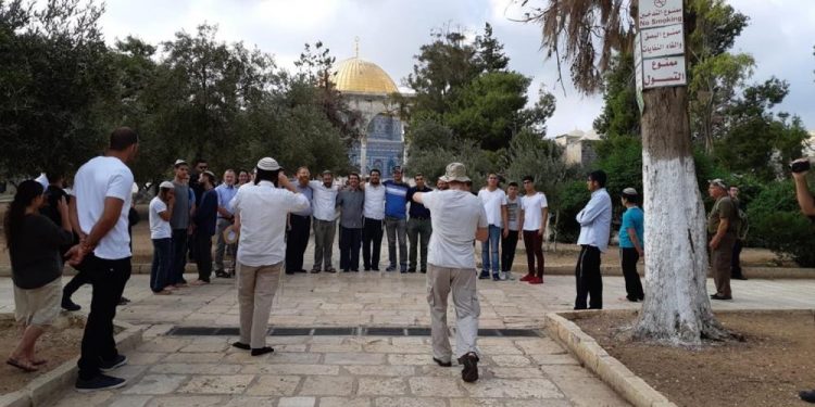 Extremist Israeli Settlers Invade Al-Aqsa Mosque
