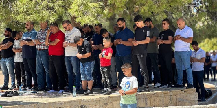 Pictures: 40k Palestinian Worshipers Attend Friday Prayer at Al-Aqsa