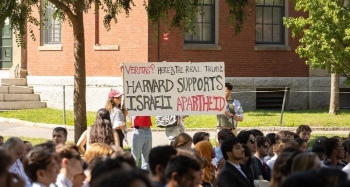 Harvard Students Rally Against Israeli Occupation, Advocate for Palestinian Solidarity