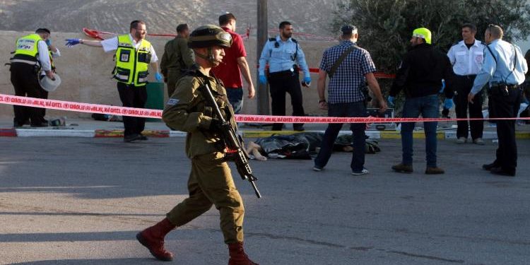 Palestinian Retaliates in Ramallah for Israeli Crime in Hebron, Leaves 3 Settlers Injured