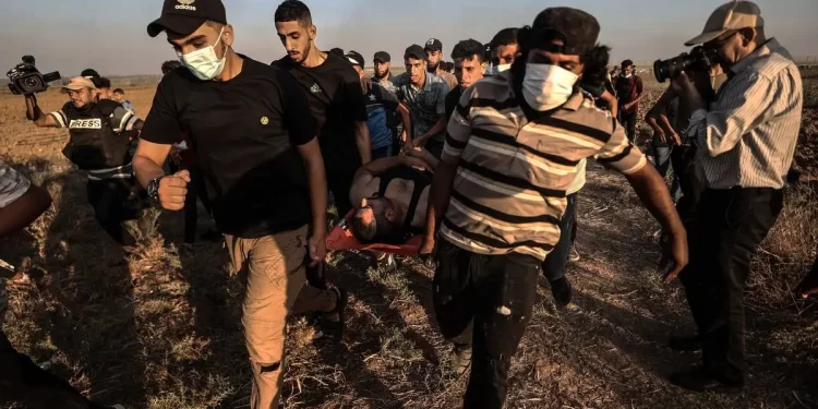 22 Palestinians Injured in Israeli Aggression on Protesters in Gaza 