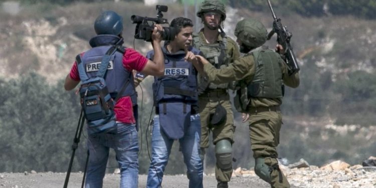 JSC: Israeli Occupation Committed 129 Offenses against Palestinian Journalists in August