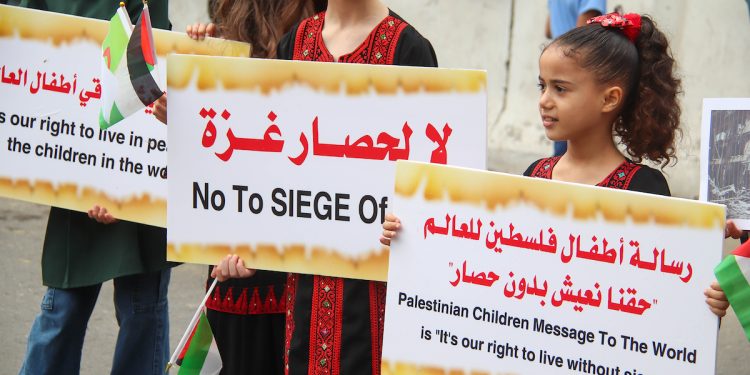 Pictures: Gaza Children Protest at UN Office on Arab Children’s Day