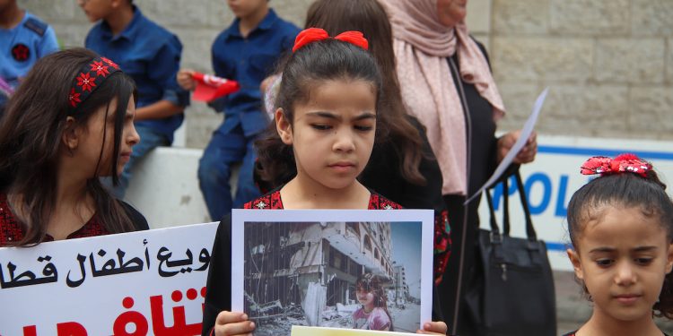 Pictures: Gaza Children Protest at UN Office on Arab Children’s Day