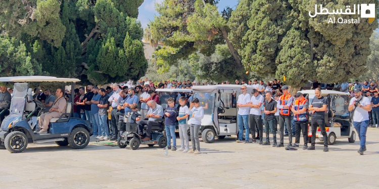 Pictures: Thousands of Palestinians Attend Friday Prayer at Jerusalem’s Al-Aqsa Mosque