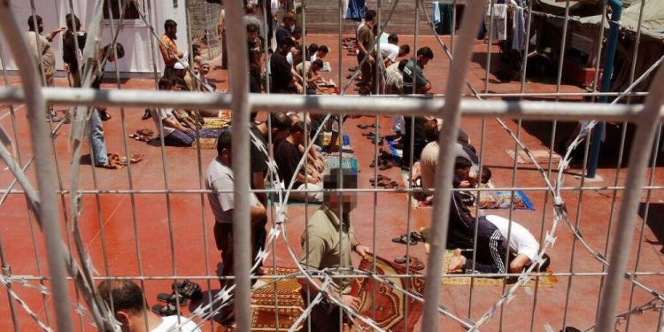‘Israel’ Procrastinates Prisoners’ Demands as Winter Approaches