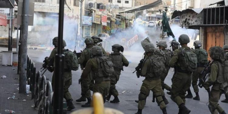 In a series of operations spanning several areas in the West Bank and Jerusalem, the Israeli occupation forces have launched a campaign of raids, arrests, and confrontations