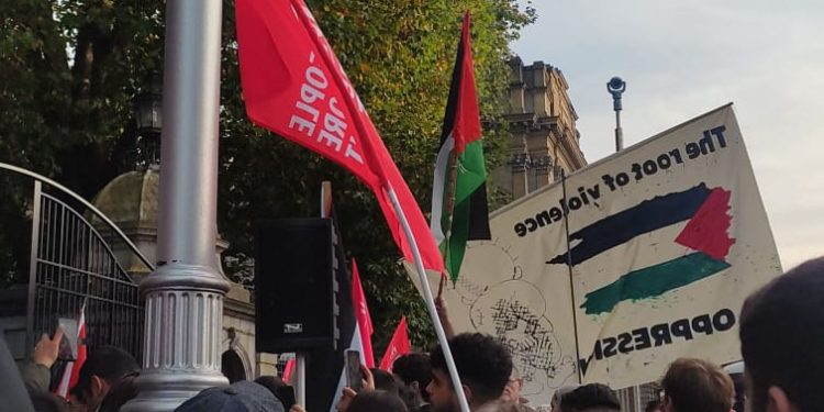 Solidarity Stand in Dublin Denounces Israeli Crimes, Calls for Palestinians` Freedom