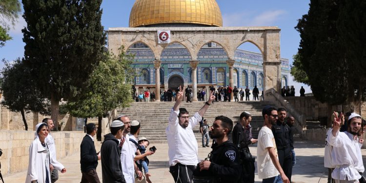Israeli Settlers Violate Al-Aqsa Mosque Sanctity