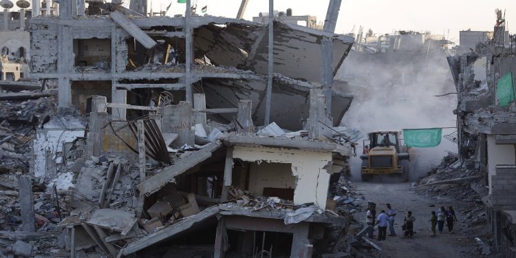 Israeli Warplanes Bomb Dozens of inhabited homes in Gaza, Civilians killed & Injured