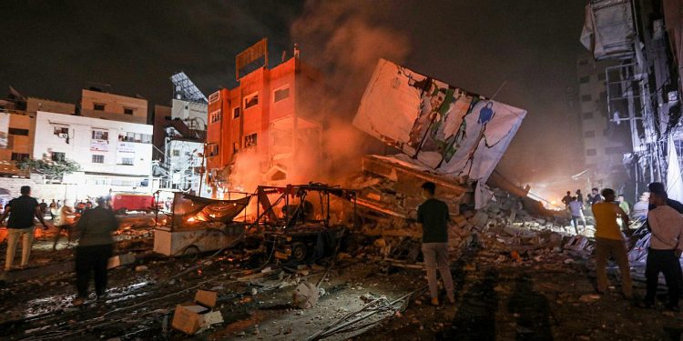 Israeli airstrikes targeted two Palestinian homes in the city of Khan Younis in the southern Gaza Strip, resulting in dozens of casualties in the early hours of Tuesday, November 7th.