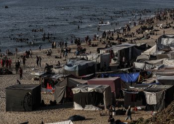 UN Warns of Gaza Water Crisis as Families Resort to Sea Water