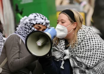 NY City Museum Dismisses 3 Employees for Wearing Palestinian Keffiyehs