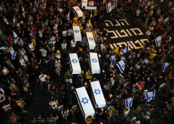Poll: About 50% of Israelis Prefer Army Withdrawal from Philadelphi for Deal