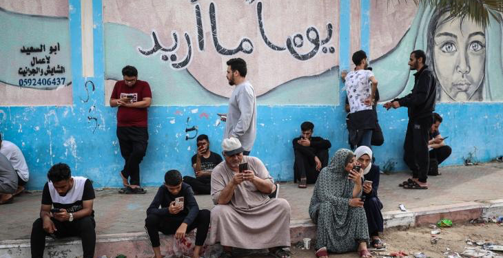 Israeli Assault Cuts Internet and Communications in Central and Southern Gaza