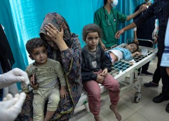 Israel continues to besiege, attack northern Gaza hospitals
