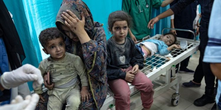 Israel continues to besiege, attack northern Gaza hospitals