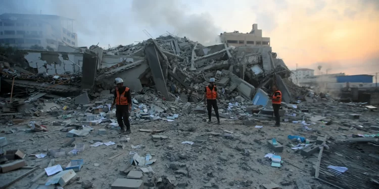 Israeli army cuts off North Gaza from the entire Strip