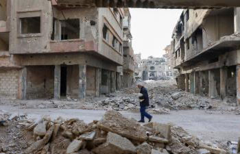Palestinians Begin Returning to Syria’s Yarmouk Camp