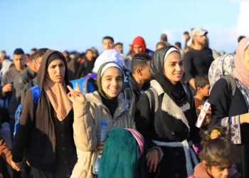 Hundreds of thousands of Palestinians flood back to Northern Gaza, foiling displacement Plans