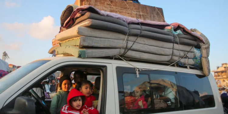 Tens of thousands of Palestinians displaced by Israel’s genocidal war return to northern Gaza