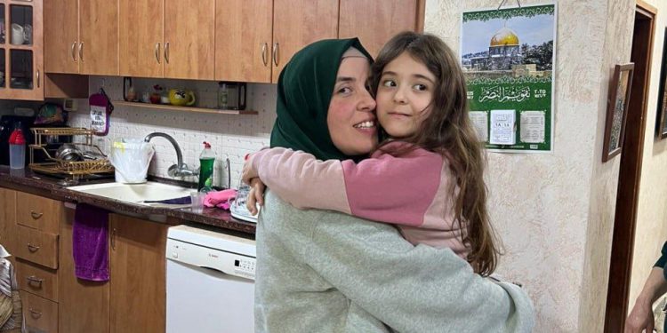 Israeli Officers Threaten Freed Prisoners with Rearrest