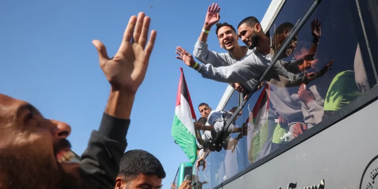 Turkey Welcomes 15 Exiled Palestinian Prisoners Under Ceasefire Deal