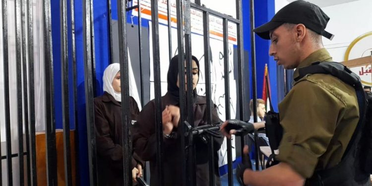 Damoun Prison Authorities Increase Pressure on 13 Female Detainees