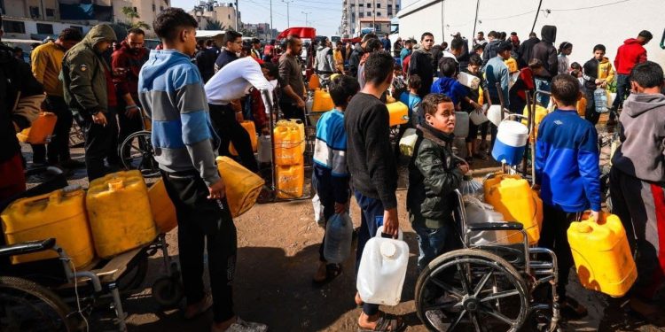 Water Becomes Unattainable Dream for Gazans Amid Border Closures, Fuel Shortages
