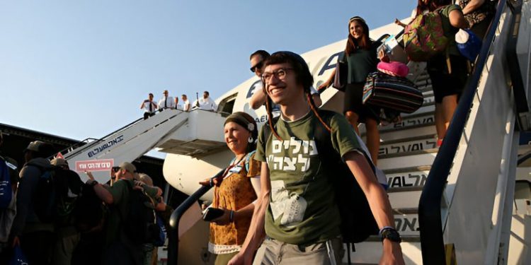 Mike Huckabee: 700,000 American-Israeli Settlers Live in Occupied Palestine