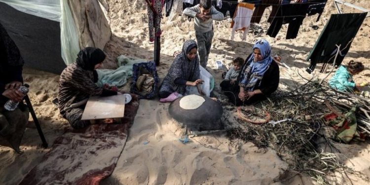 Gaza Families Burn Remains of Their Homes for Survival