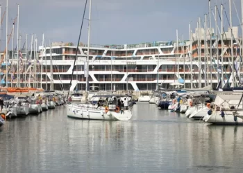 Growing Numbers of Israelis Flee by Sea Amid Tight Airport Restrictions, Security Fears
