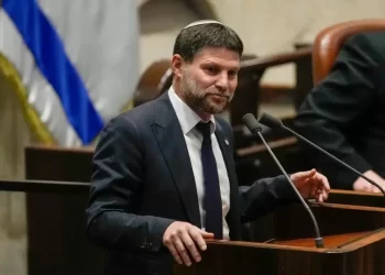 Smotrich Orders Halt to Israel-Palestinian Banks’ Transaction, Threatening Economy 