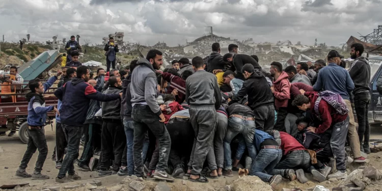 IOF Kills 135 Palestinians over Past 24-Hours, including Aid Seekers