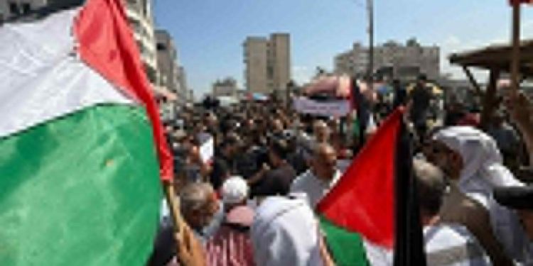 People March in Gaza City, Reject Israeli Forced Displacement