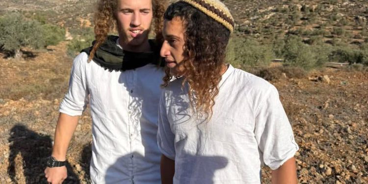 Israeli Settlers Attack Farmers During Olive Harvest in West Bank
