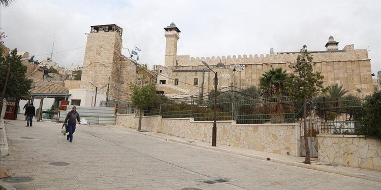 IOF to Seize Inner Courtyard of Ibrahimi Mosque in Hebron