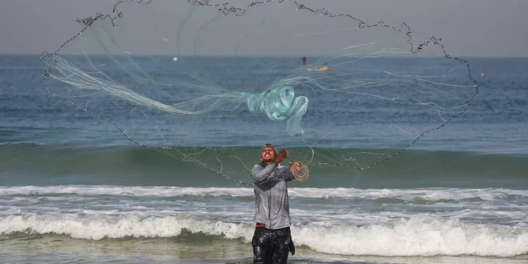 Gaza Fishermen Between Hunger and Israeli Gun