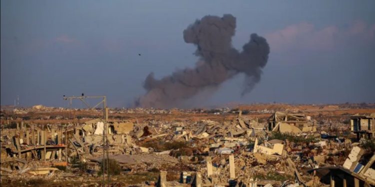 Israeli Forces Continue Ceasefire Violations as Airstrikes and Shelling Kill One in Eastern Gaza