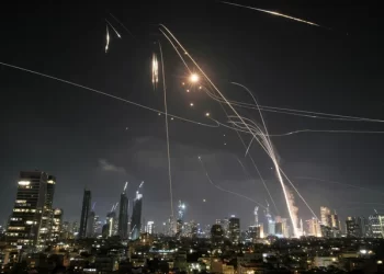 Iran launches counterattacks on US, Israeli targets