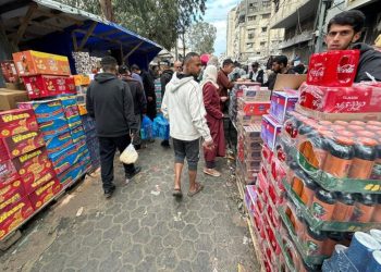 Gaza Flooded with Sweets Not Fuel or Medicine, Official Warns 