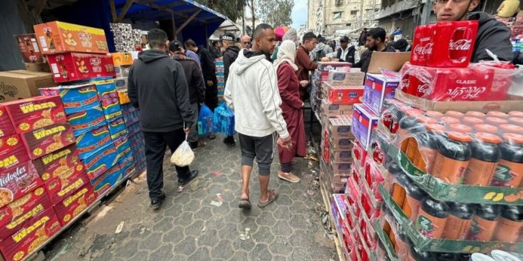 Gaza Flooded with Sweets Not Fuel or Medicine, Official Warns