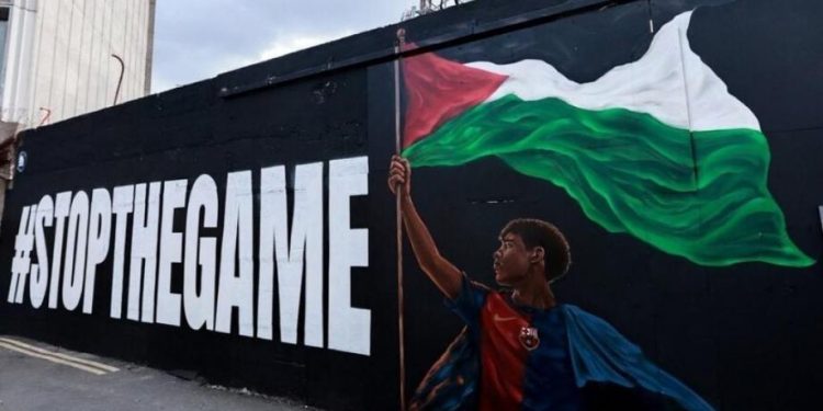Irish Artist Paints Mural of Lamine Yamal Waving Palestinian Flag