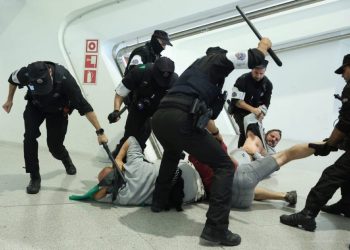 Mass Protest in Spain Denounces Police Actions Against Gaza Flotilla Activists