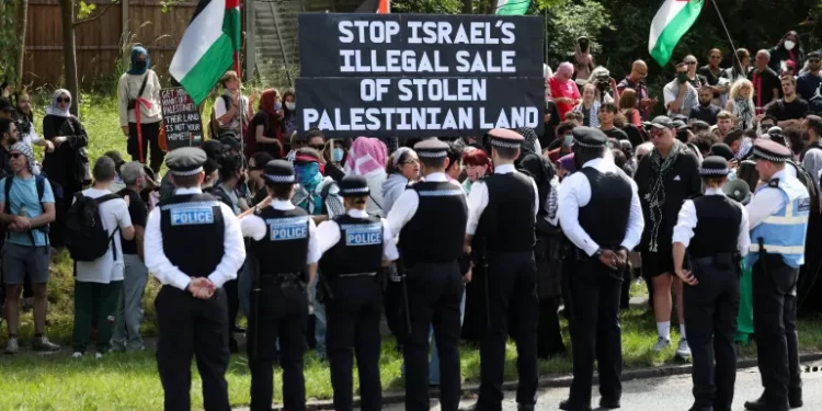Pro-Palestine Demonstrators Condemn Sale of Settlement Properties in London