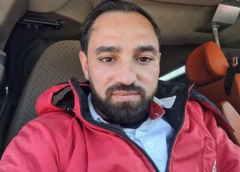 Israel-Backed Gang Abducts Two Paramedics from Ambulance Near Wadi Gaza 