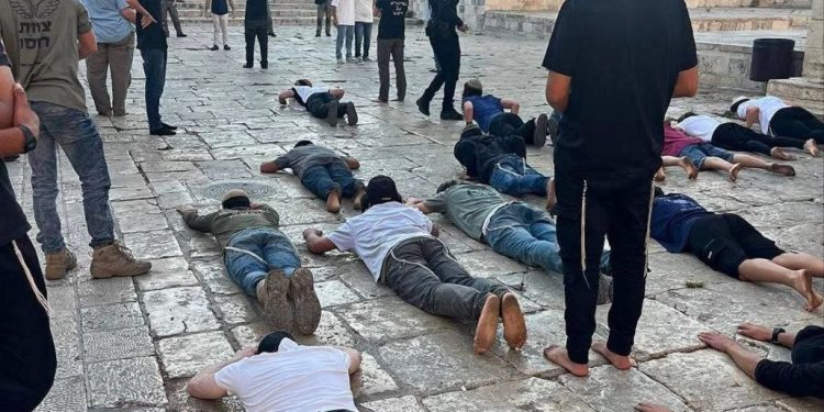 Hamas Calls for Mobilization to Defend Al-Aqsa, Confront Settlers’ Incursions